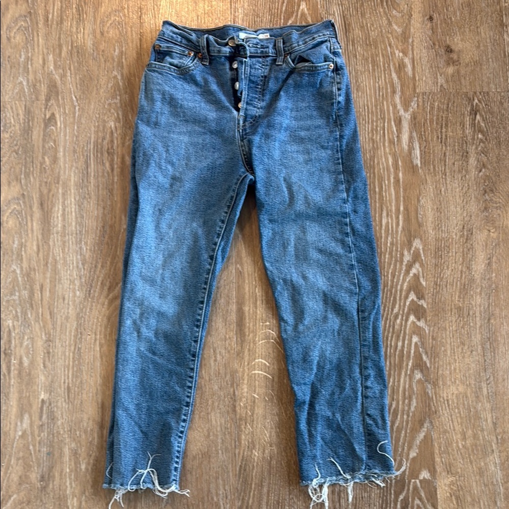 Levi Wedgie Straight Jean Size 28